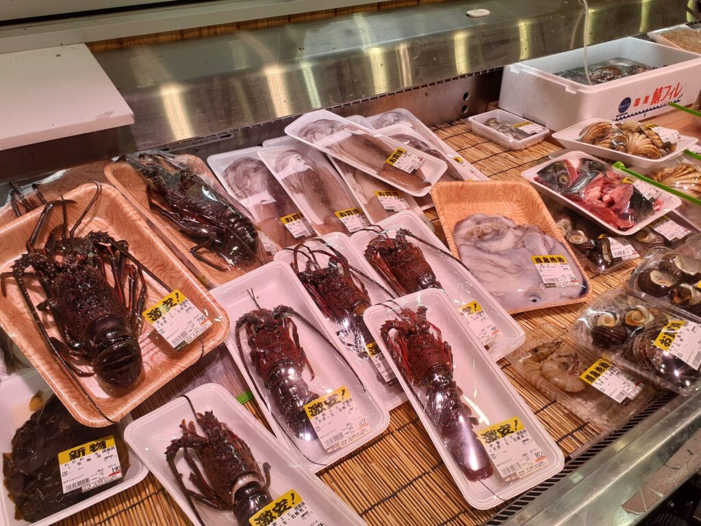 肉屋 魚屋 レストランも 盛り沢山の産直市 みはらしの丘あいさい広場 阿波ふうどまるごとサイト