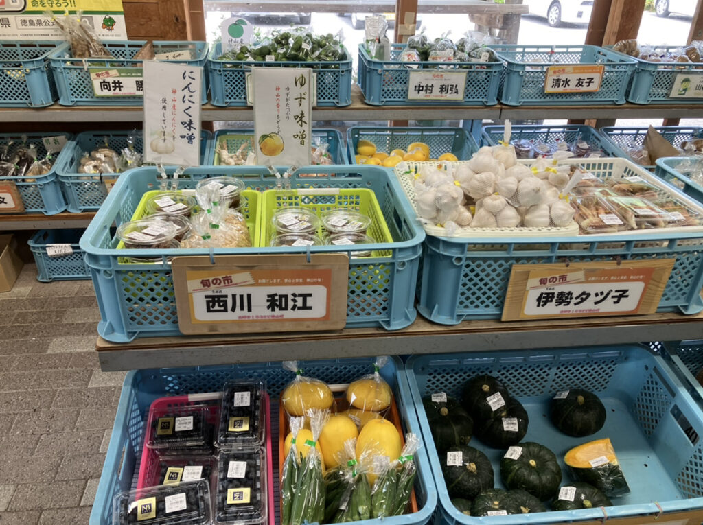 神山町産の野菜売り場