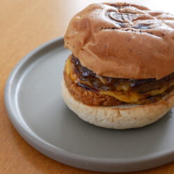 家庭で簡単ジビエ料理！AWA WILD MEATの「鹿ハンバーガーキット」【阿波地美栄】