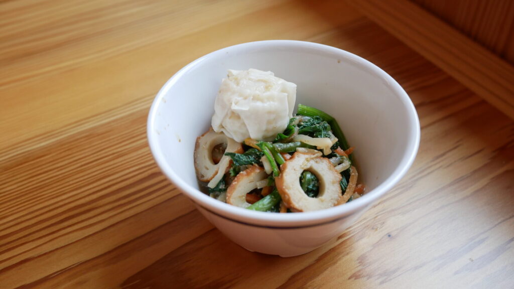 つるむらさきとちくわの胡麻和え