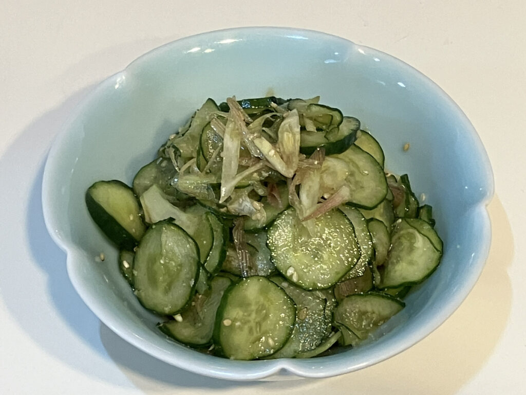 茗荷ときゅうりを和えた料理