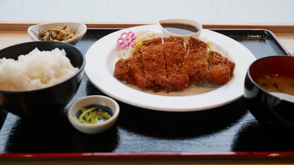キャンペーンメニューの金時豚の豚カツ定食